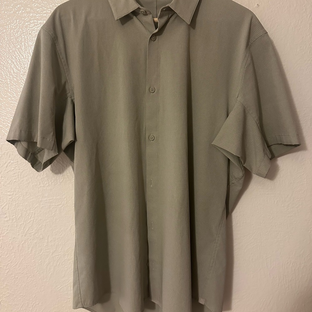 lululemon athletica Men's Casual Gray Button Down Shirt